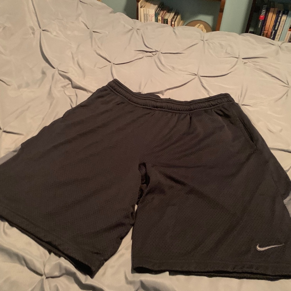 NIKE DRI-FIT Men's Black Basketball Shorts. XL